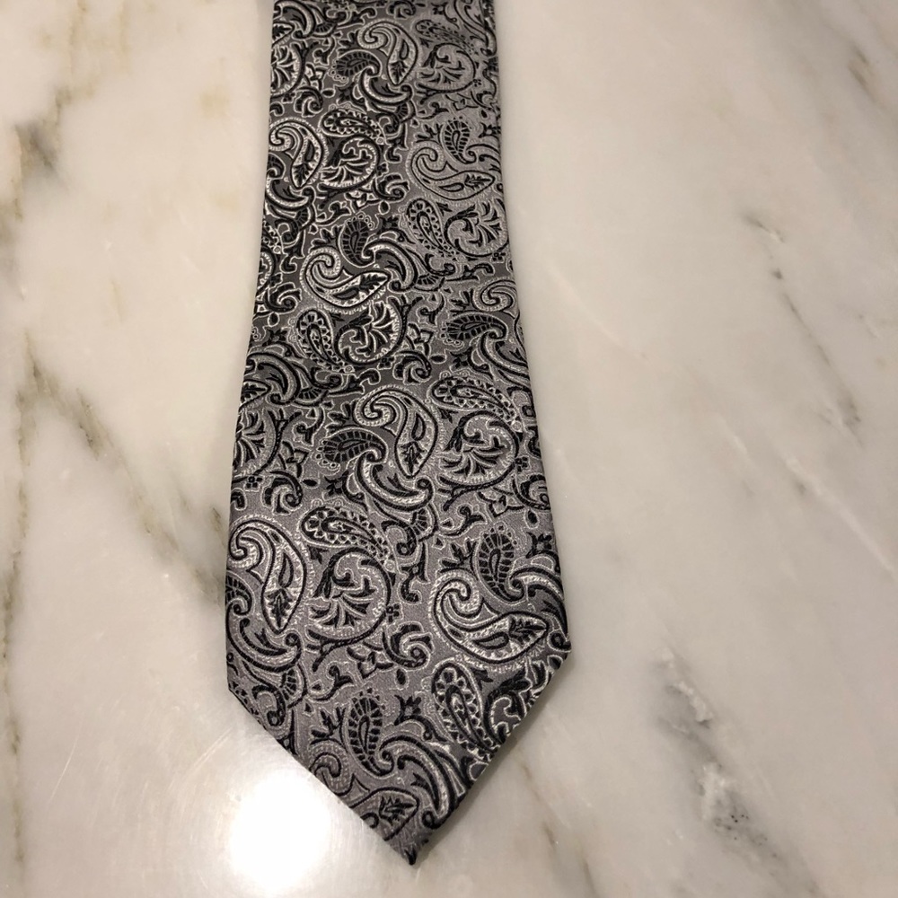 Really Slick Elevee Tie. Excellent Condition!